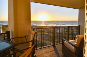 402 Summerhouse by AvantStay Beachfront Condo w Community Pool Access